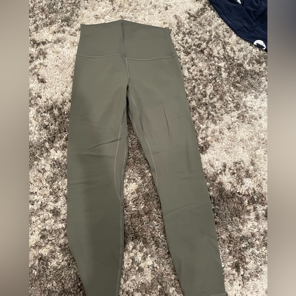 Lulu lemon Aligns size 6 length 25